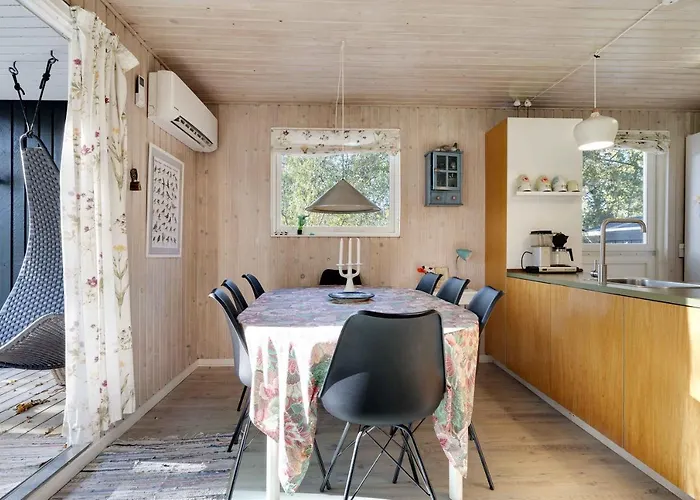 Scenic Summer House On Langeland בית נופש